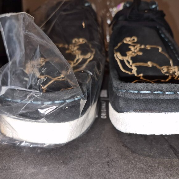 ? Clarks Wallabee “Black Embroidery – One School NY”  SZ 13 • BRAND NEW main image 2